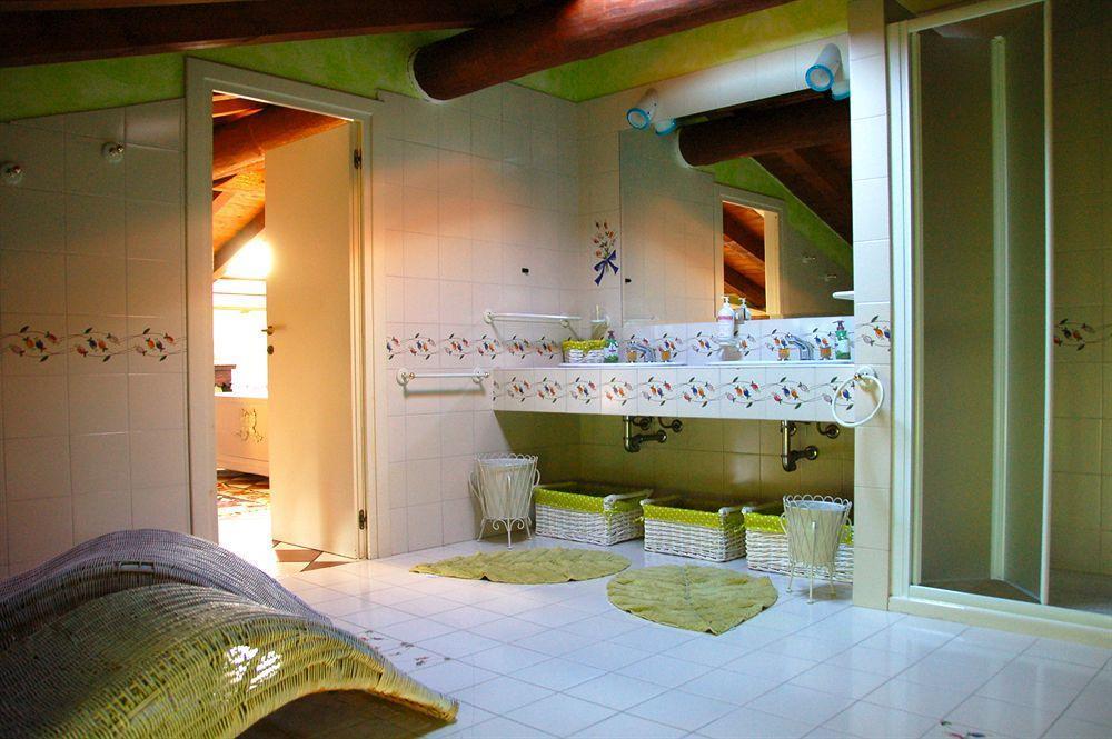 B And B Della Mimosa เดเซนซาโนเดลการ์ดา ภายนอก รูปภาพ